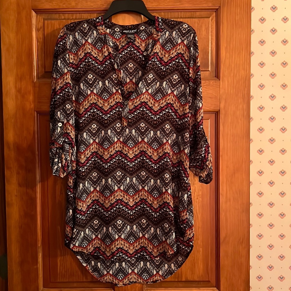 About a Girl Multi Color Shirt Size Medium